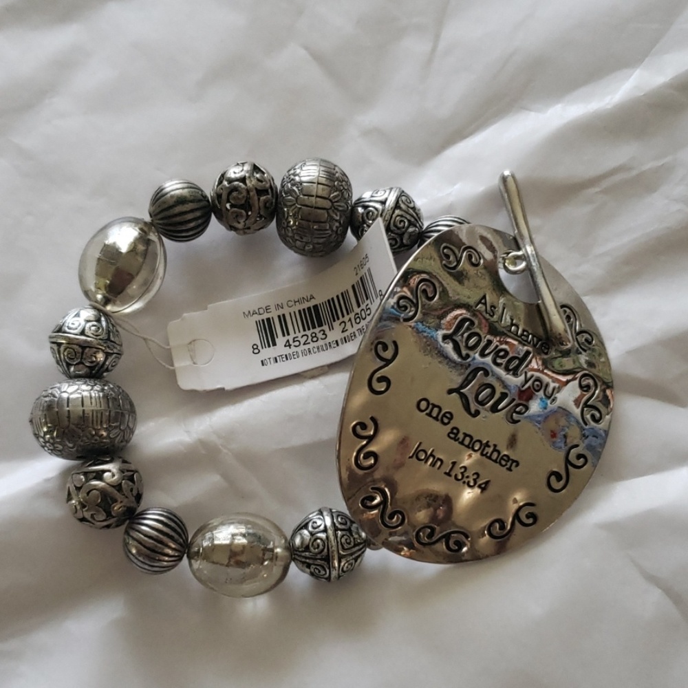 fashion bracelet NWT, never worn